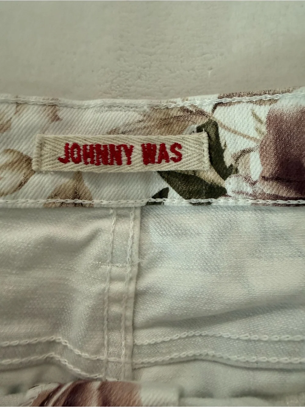 JOHNNY WAS The Cropped Boyfriend Jeans White Floral Print Frayed Hem 29 E12 - Picture 2 of 7
